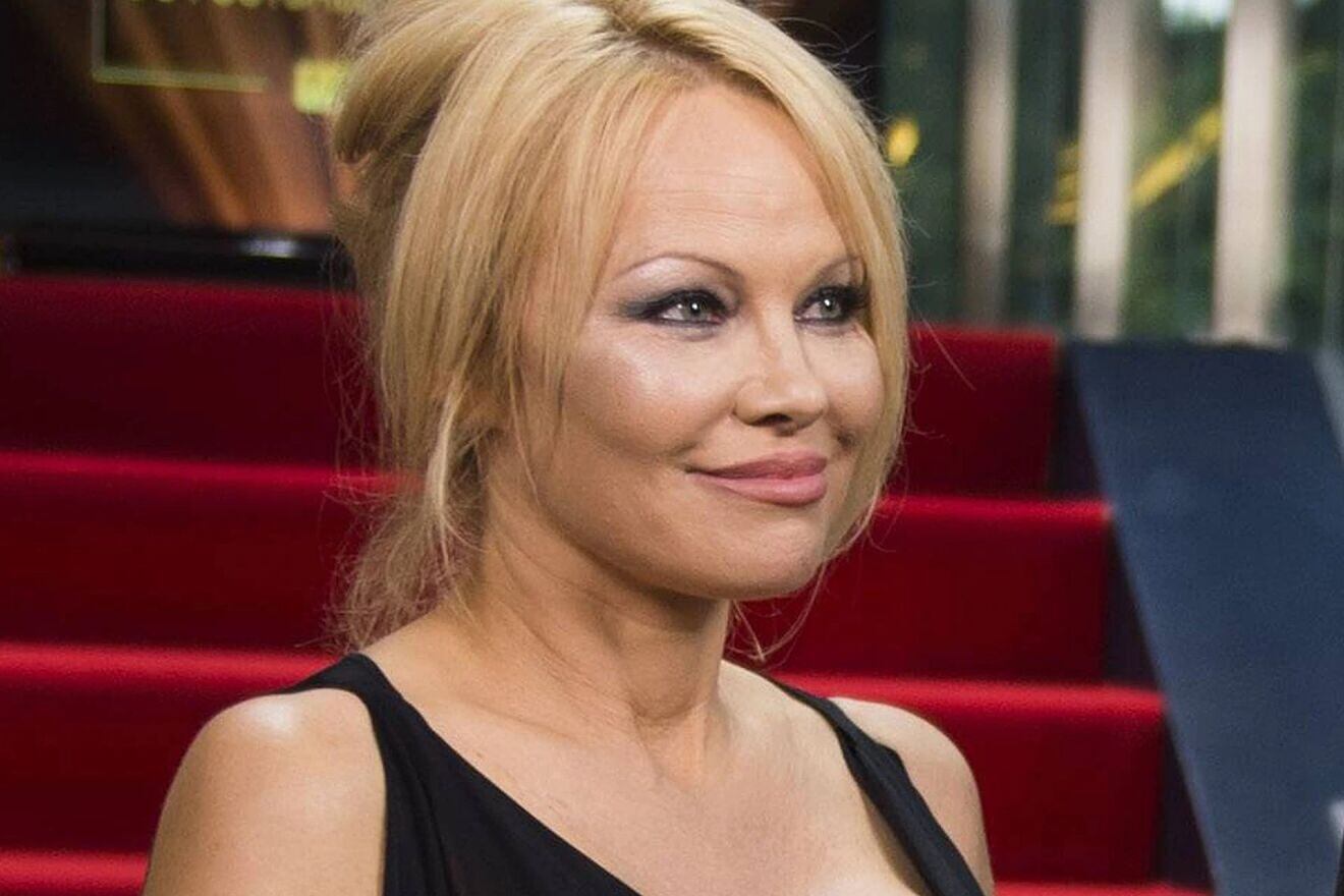 Pamela Anderson mostró su rostro sin nada de maquillaje.