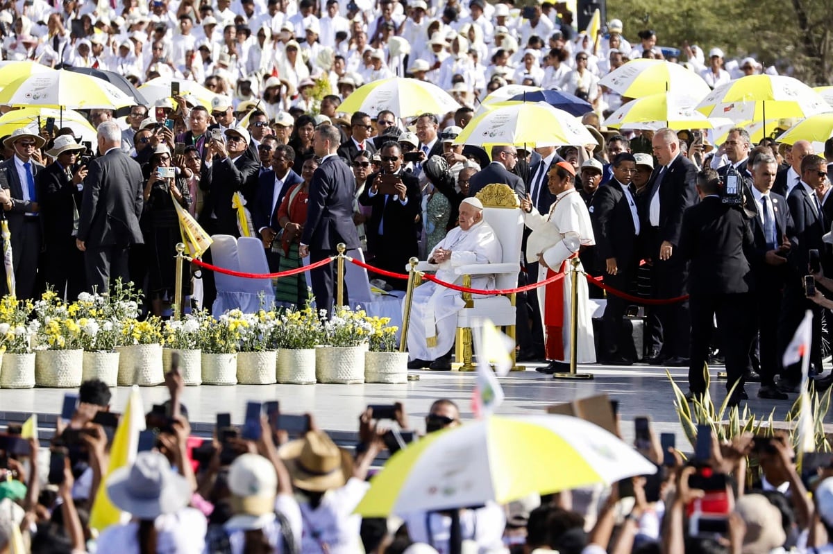 El papa Francisco en su gira por Timor Oriental con récord de convocatoria popular - EFE/EPA/ALESSANDRO DI MEO