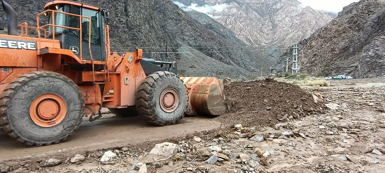 Después de los aludes y el corte de ruta, así está el Paso a Chile a primera hora del viernes. Foto: Gendarmería Nacional