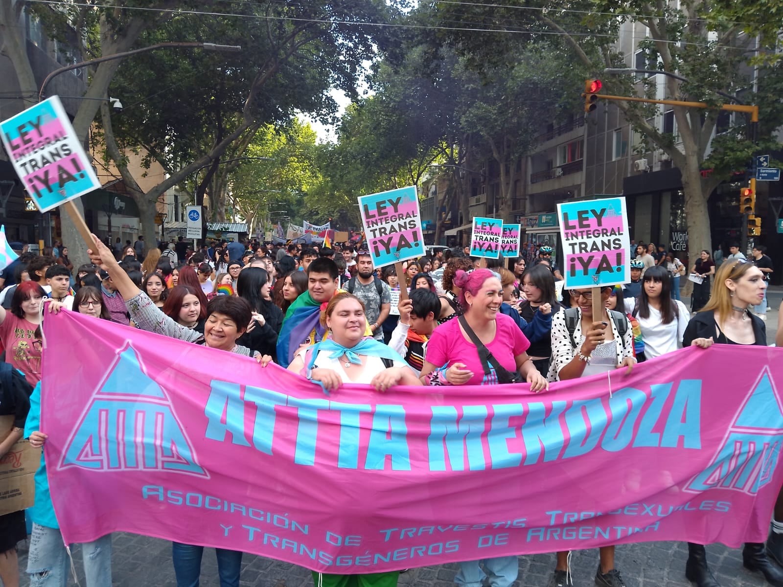 Marcha del Orgullo en el centro de Mendoza. Foto: Marcelo Rolland.