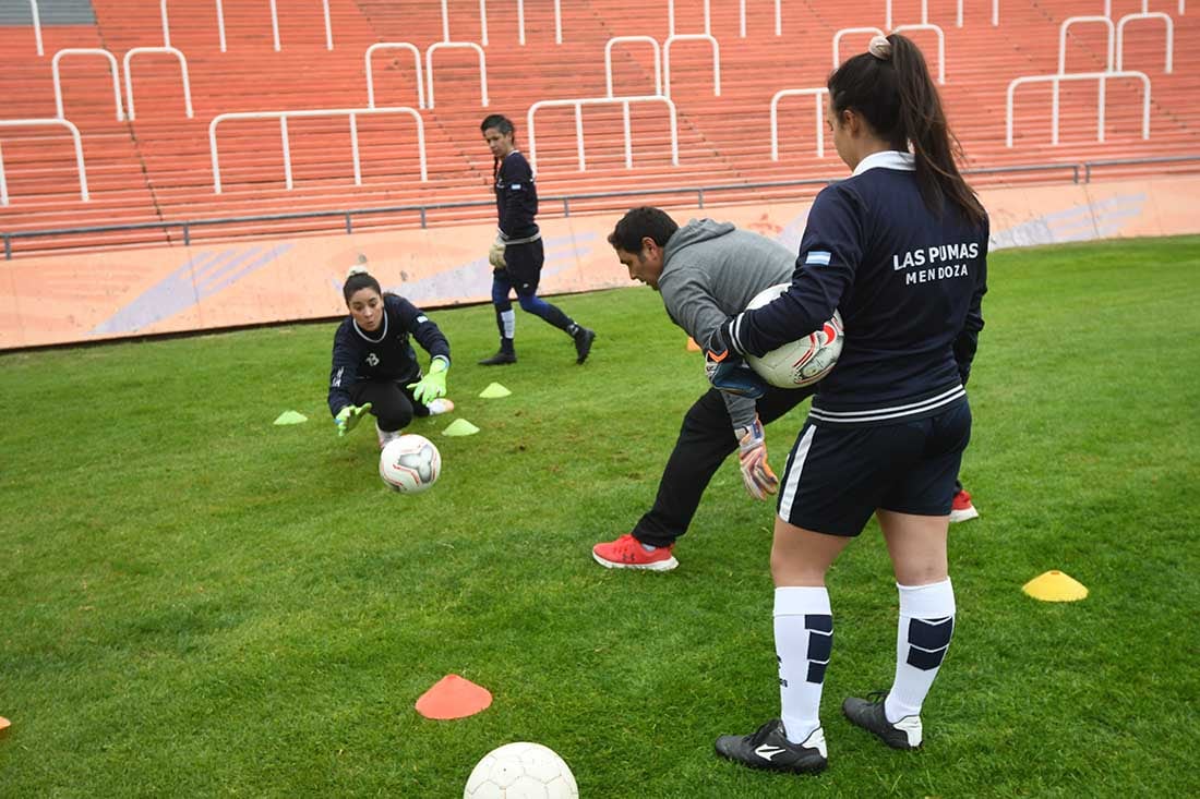 Las arqueras se preparan para la gran final.