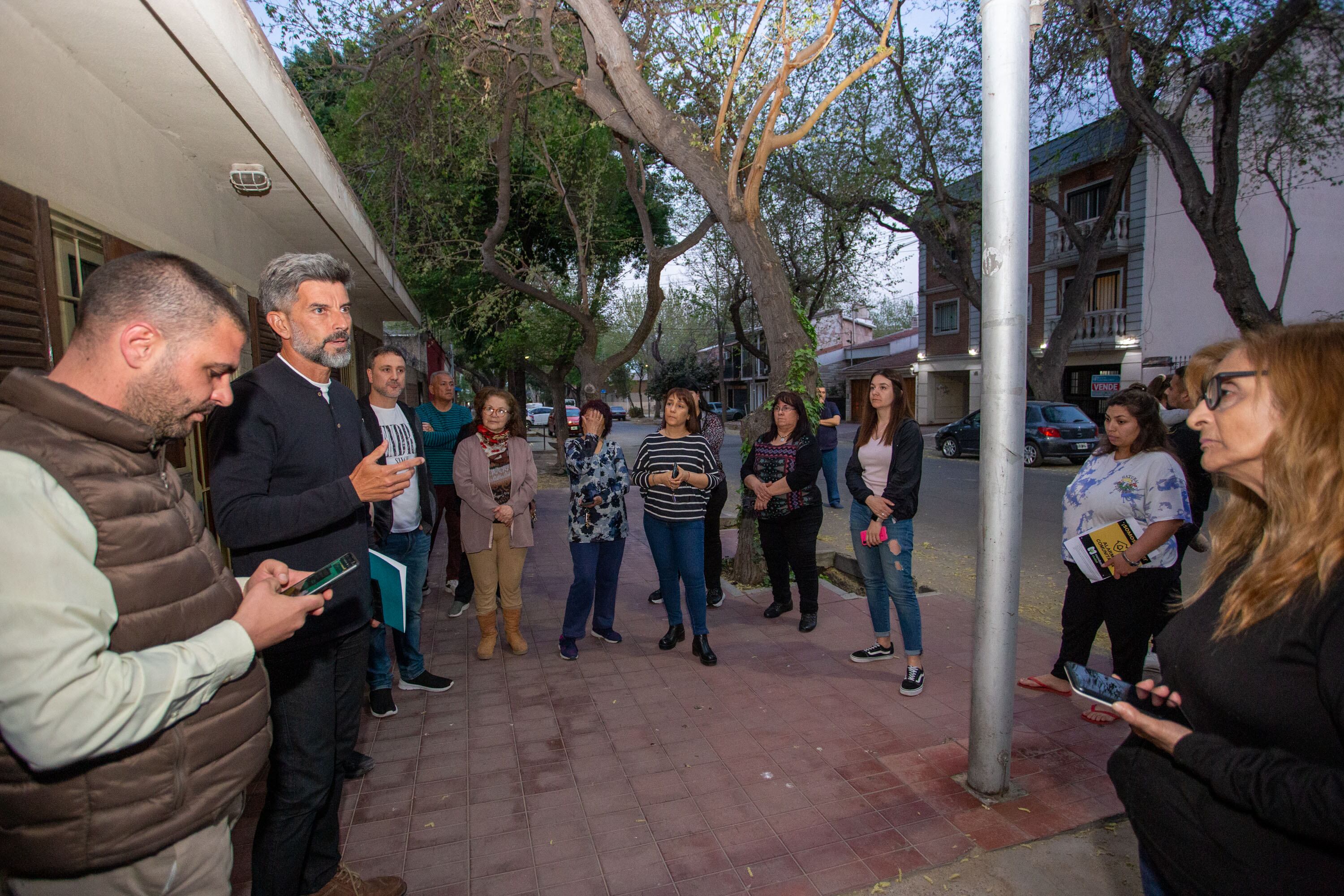 Ulpiano Suárez crea una coordinación para aceitar la relación con los vecinos y trabajar en la prevención del delito. Foto: Prensa Municipalidad de la Ciudad de Mendoza.