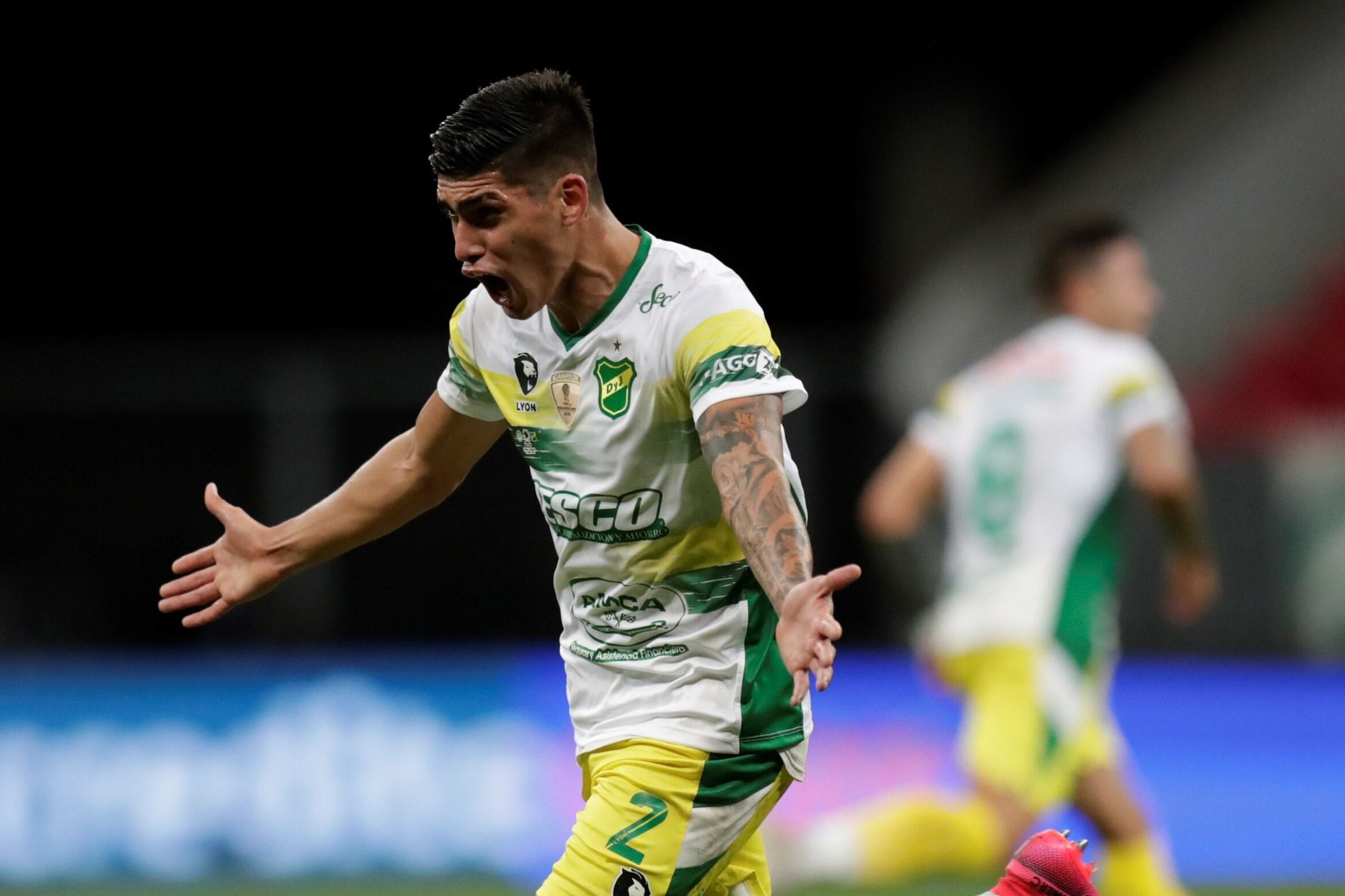 Adonis Frías de Defensa y Justicia celebra al ganar la Recopa Sudamericana frente a Palmeiras. EFE/Buda Mendes