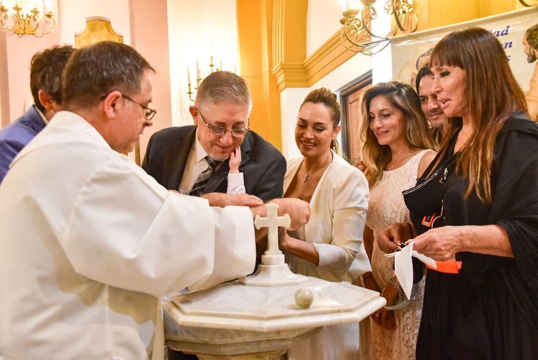 Belén Francese y Fabián Lencinas bautizaron a Vitto y Moria Casán fue la madrina.