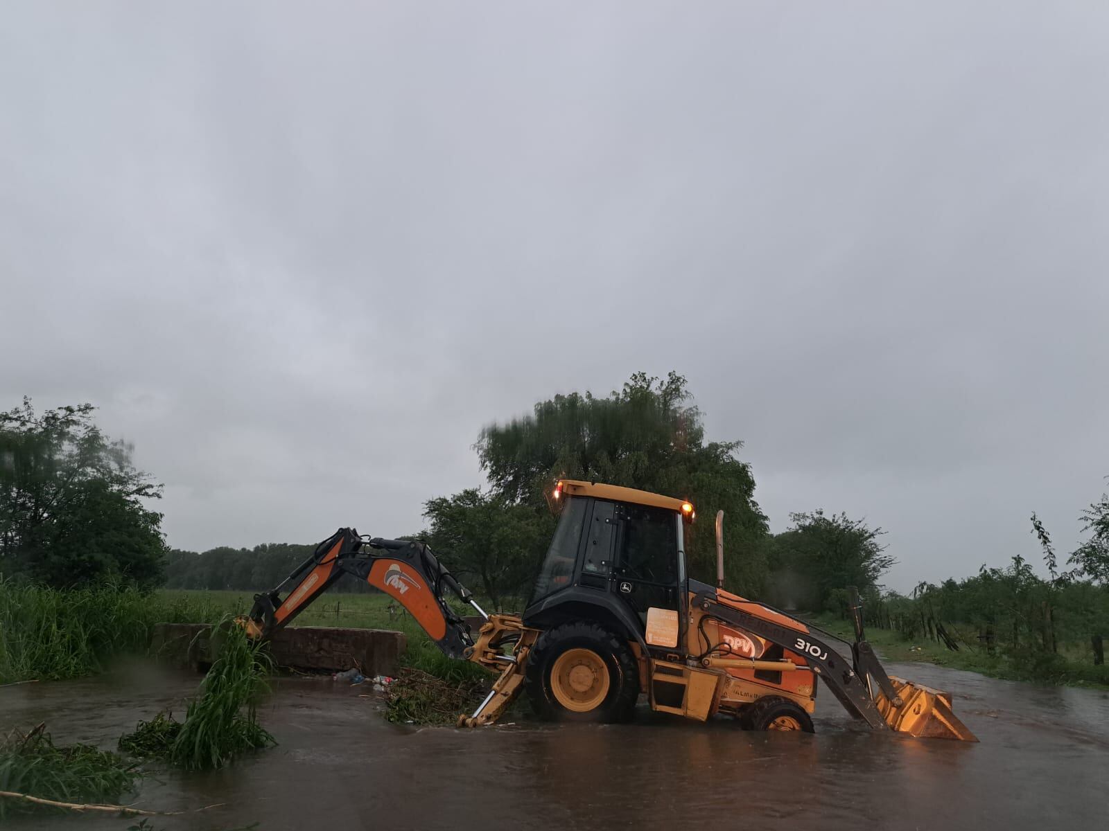 Ministerio de Obras Públicas trabaja en la ciudad tras la tormenta. Foto: ANSL