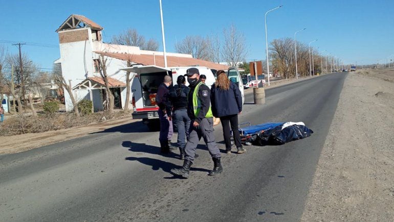 Un coche fúnebre perdió un ataúd con el cadáver en su interior.