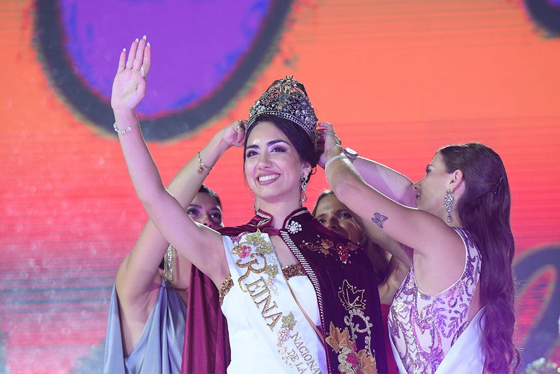 Natasha Sánchez, de Santa Rosa, es la nueva Reina Nacional de la Vendimia 2022