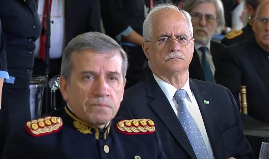 El Presidente anunció un "proceso de regularización salarial" para las Fuerzas Armadas. Foto: Web