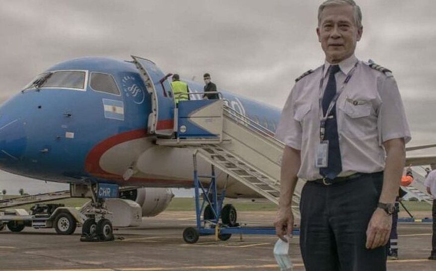 Un piloto de Austral y excombatiente fue homenajeado en uno de sus últimos vuelos.