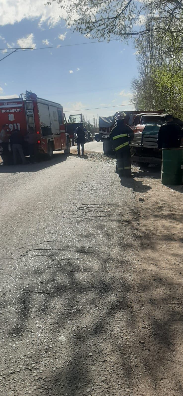 Un hombre murió luego del choque entre un camión y un Rastrojero. Gentileza Ministerio de Seguridad.