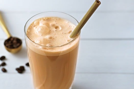 Así se prepara un exquisito café frio para combatir el calor.