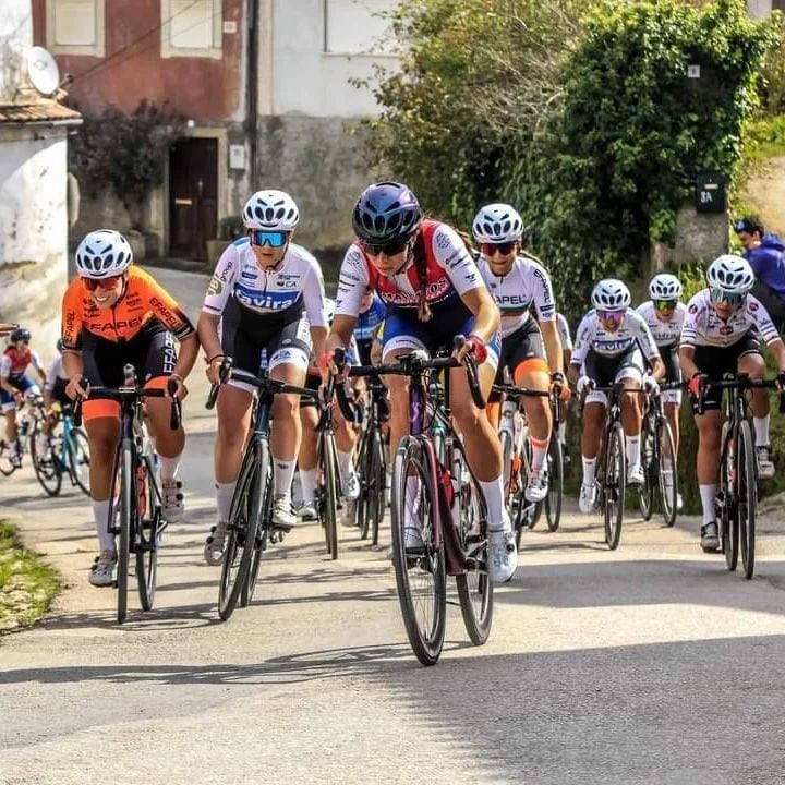 La mendocina Julieta Benedetti, cumple su sueño en el ciclismo europeo.