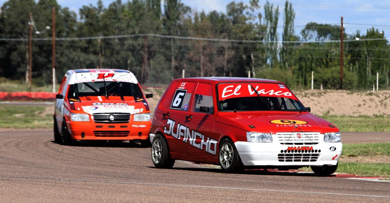 Ugalde y Danilo Gil en el Turismo Pista 1.4. / Gentileza.