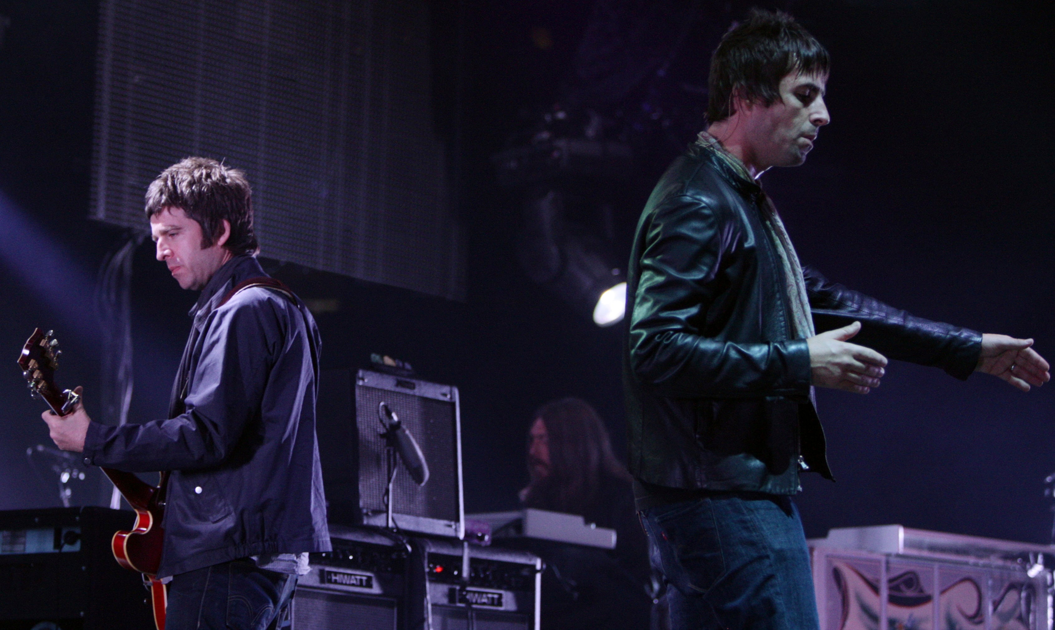 En esta imagen de archivo, Noel (izquierda) y Liam Gallagher, de Oasis,  (Gentileza)