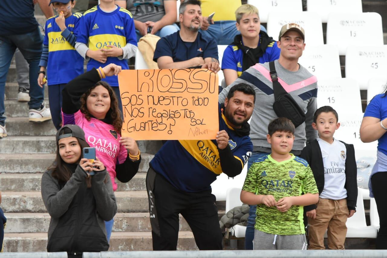 Los hinchas de Boca y el apoyo al arquero Agustín Rossi. / Mariana Villa