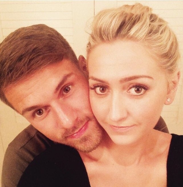 Aaron Ramsey y Colleen Rowland