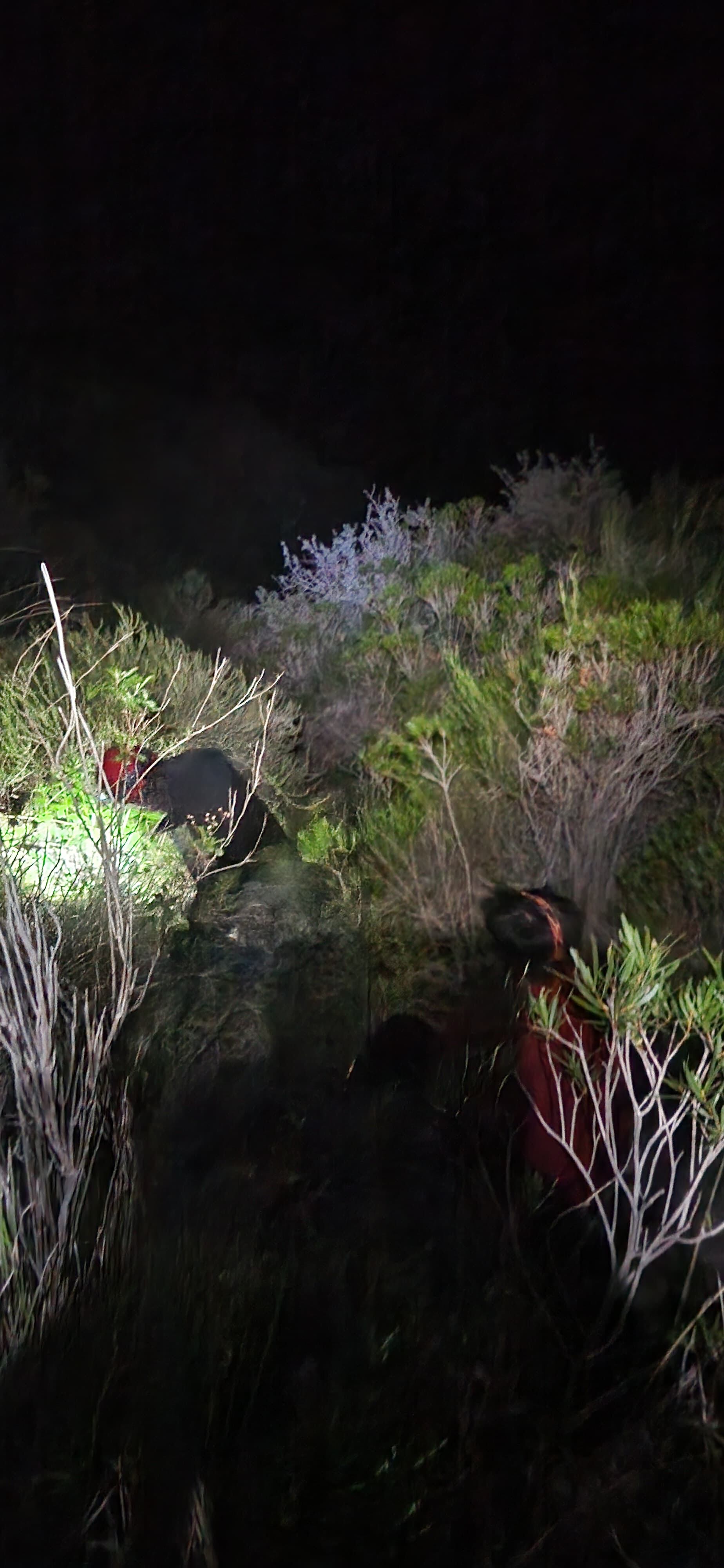 Una mujer se accidentó en la Quebrada de Isidris y tuvo que ser asistida por rescatistas. Foto Ministerio de Seguridad.