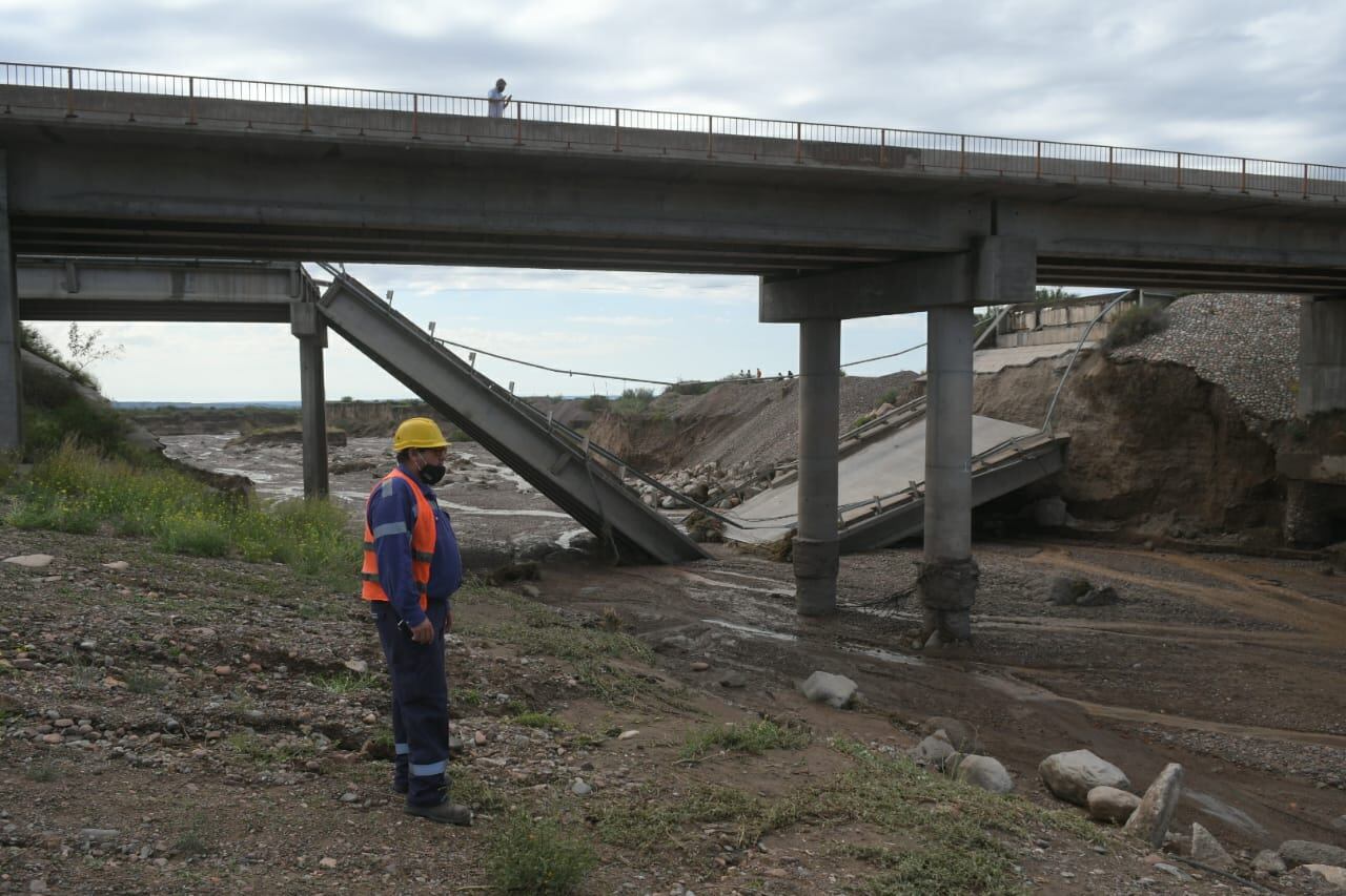 Se derrumbó un puente en Ruta 40. Ignacio Blanco / Los Andes