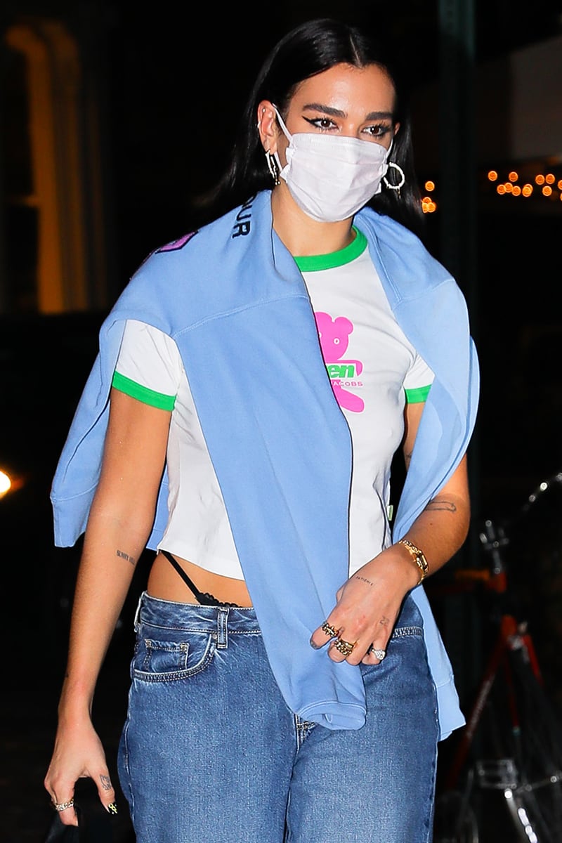 Singer Dua Lipa in New York City
en la foto : ense??ando las bragas en un descuido
30/09/2020