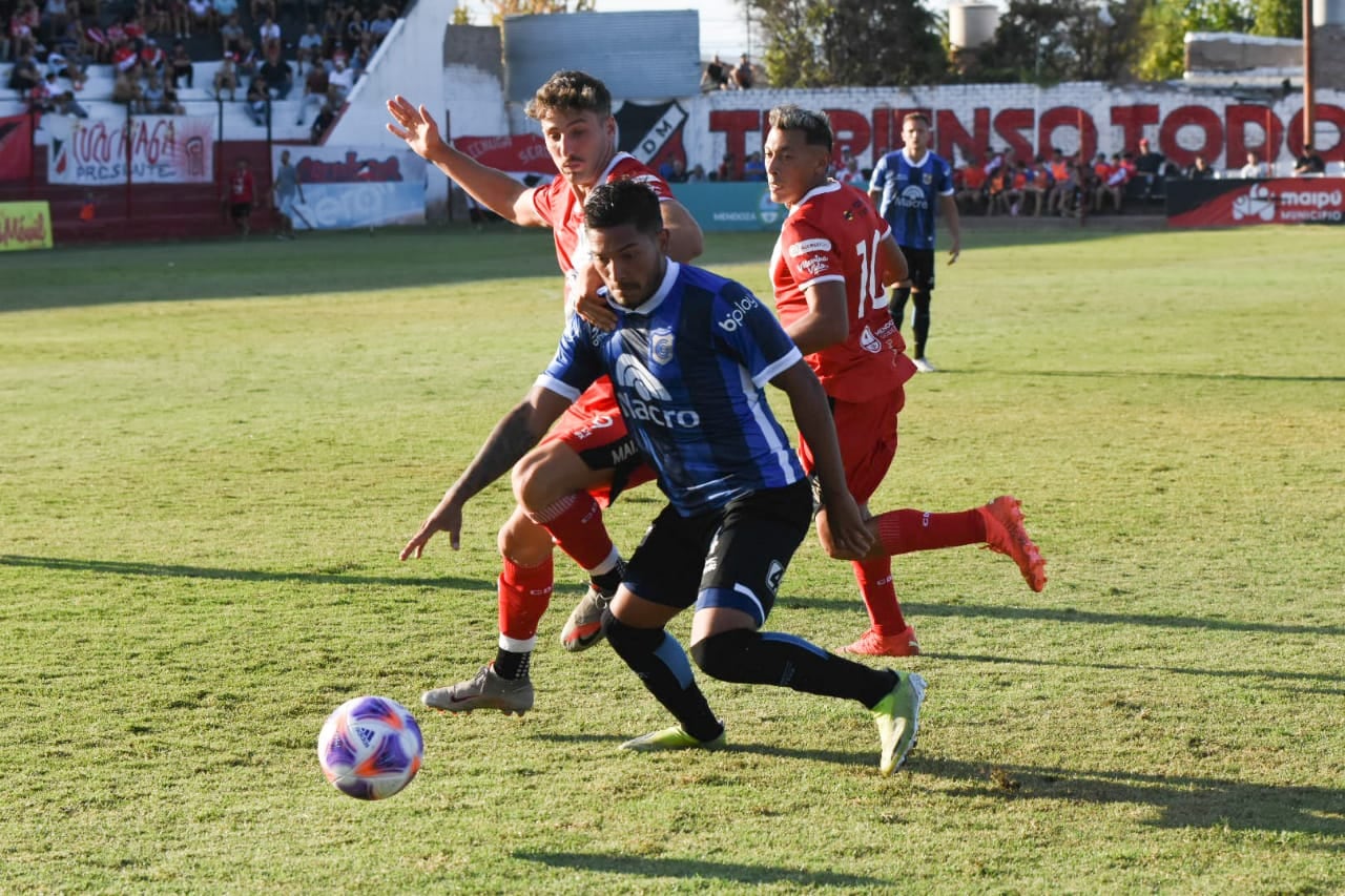 Por la 9° fecha de la zona B de la Primera Nacional, Deportivo Maipú se mide con Gimnasia de Jujuy. / Mariana Villa (Los Andes).