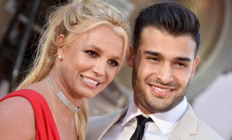 Britney Spears junto a su pareja actual Sam Asghari