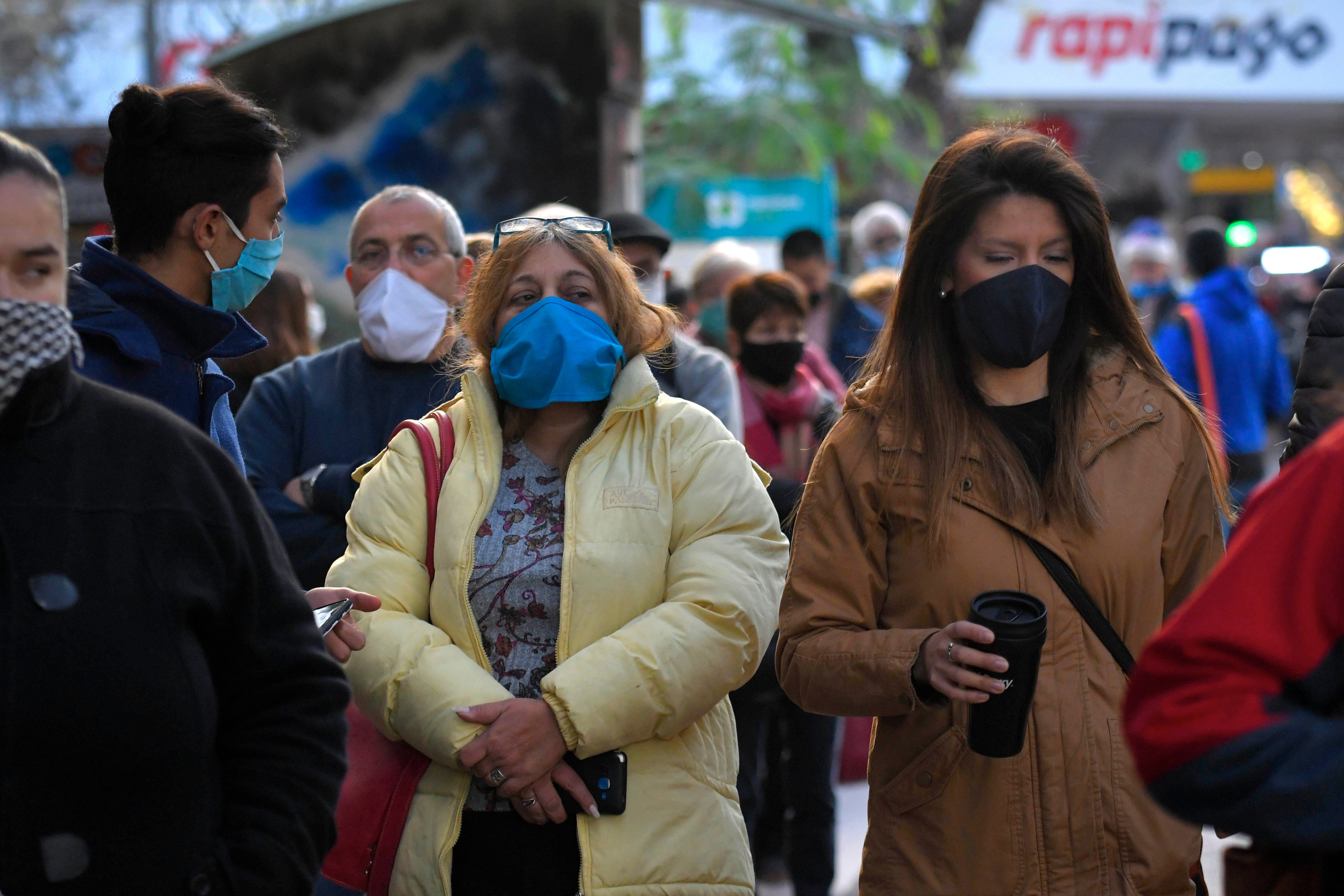 Sin restricción de DNI se notó mucho movimiento de personas por las calles de la ciudad.