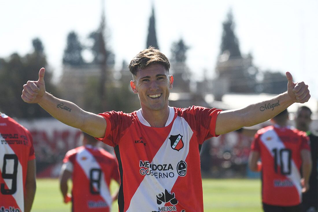 Marcelo Eggel convirtió su cuarto gol consecutivo en condición de local: dos a Villa Dálmine, Gimnasia de Jujuy y esta tarde frente a Temperley. Todos sirvieron para ganar. Foto: José Gutiérrez/ Los Andes