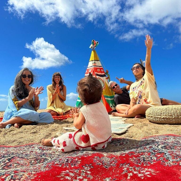 Tao cumplió un año de vida y se lo festejaron en la playa con una torta fabulosa.