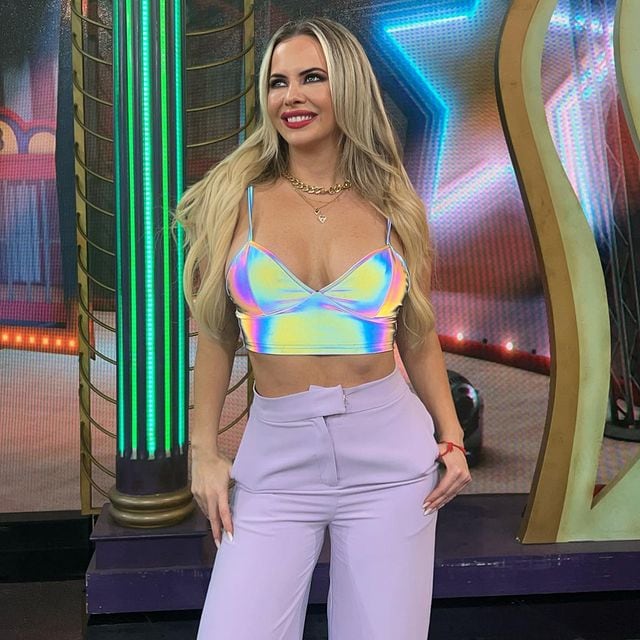 Alejandra Maglietti y su look más colorido