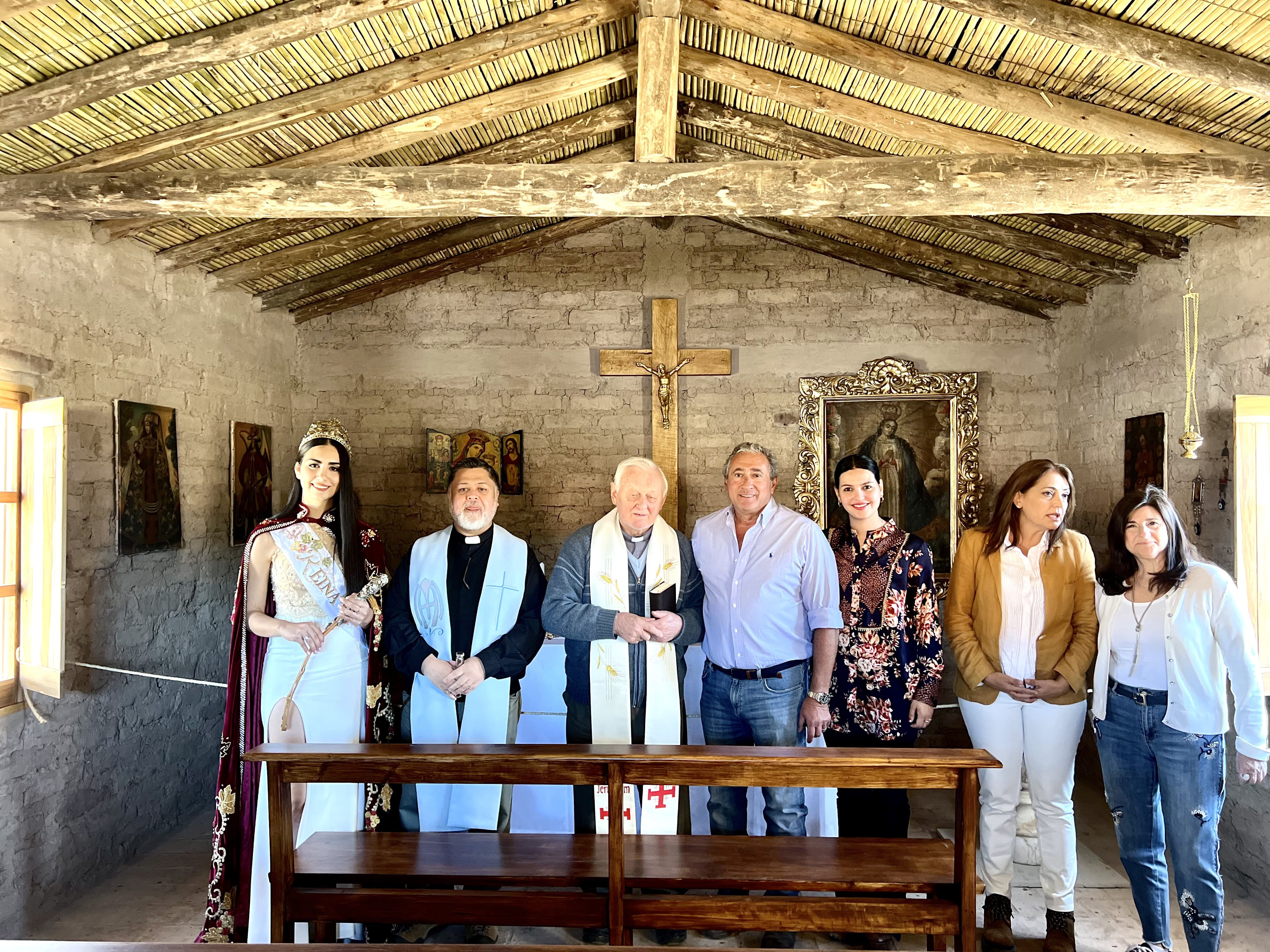 Autoridades presentes durante la bendición de la capilla.