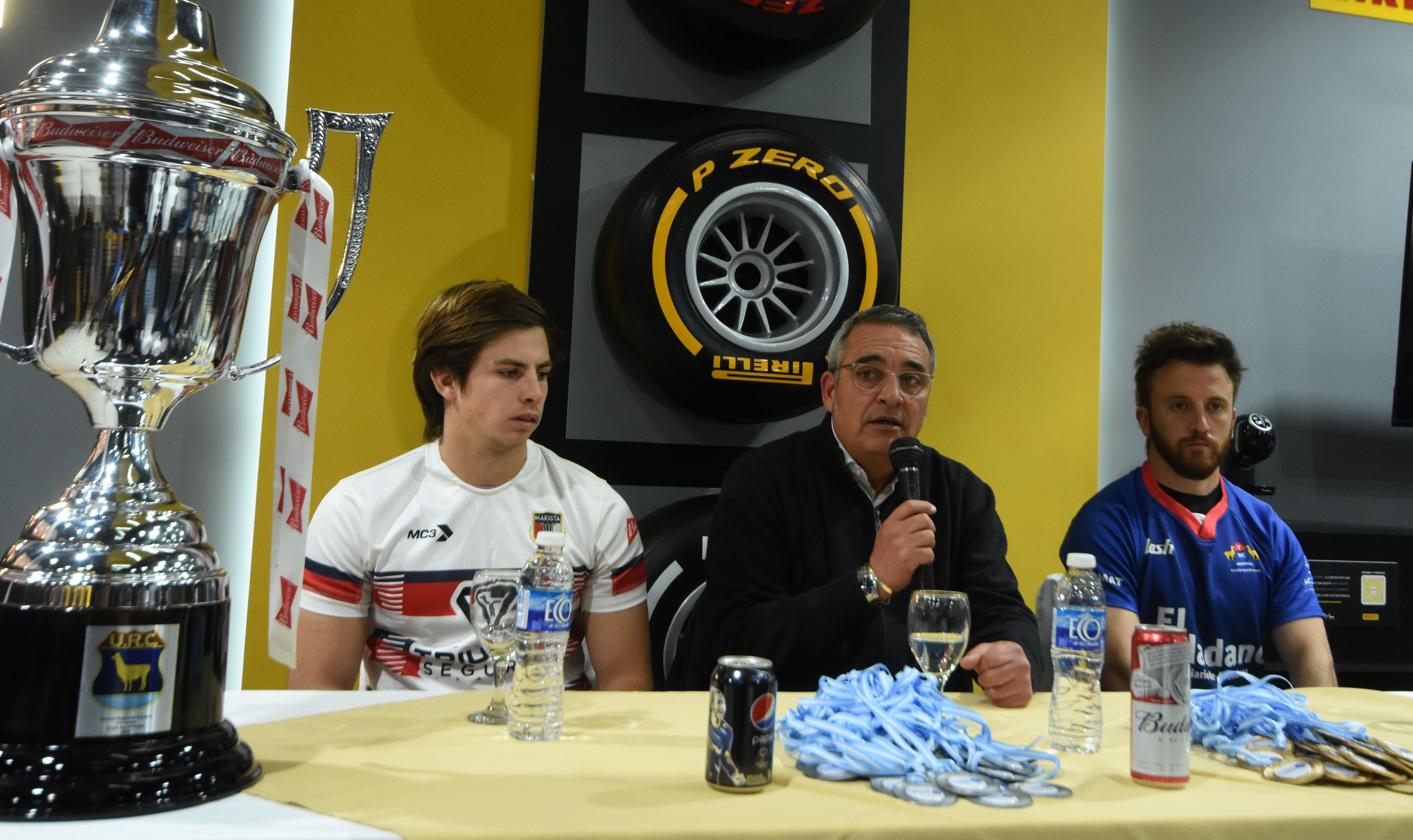 Ramiro Pontis, presidente de la URC, durante la presentación de la final junto a Bautista Filizzola y Augusto Kretschmar. / URC 