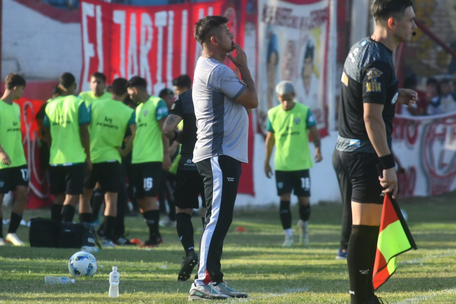 Huracán Las Heras derrotó por 2-1 a Estudiantes de San Luis. / José Gutiérrez (Los Andes).