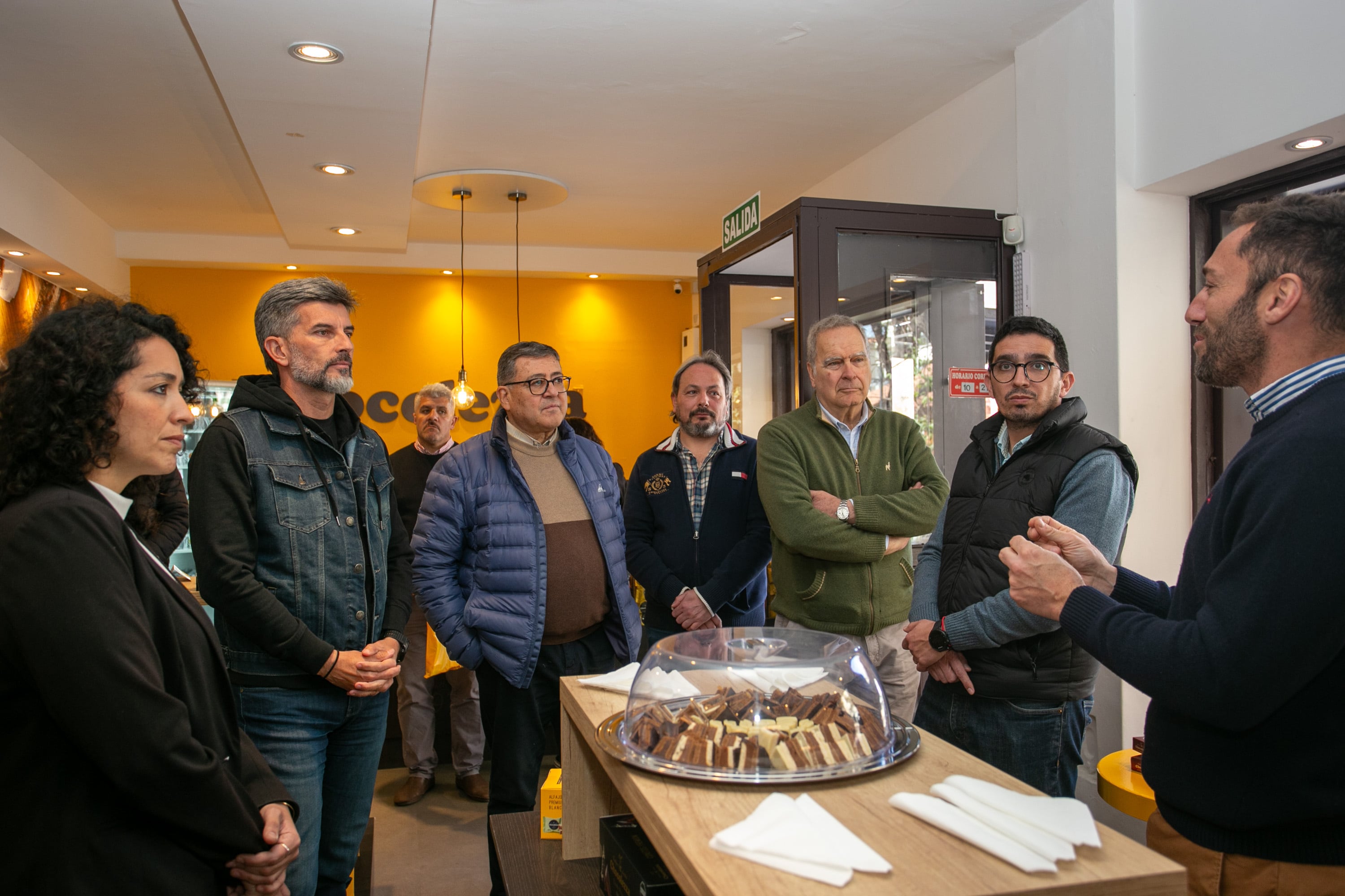 Ulpiano Suarez visitó una emblemática marca de alfajores que ganó dos medallas de oro en el Mundial