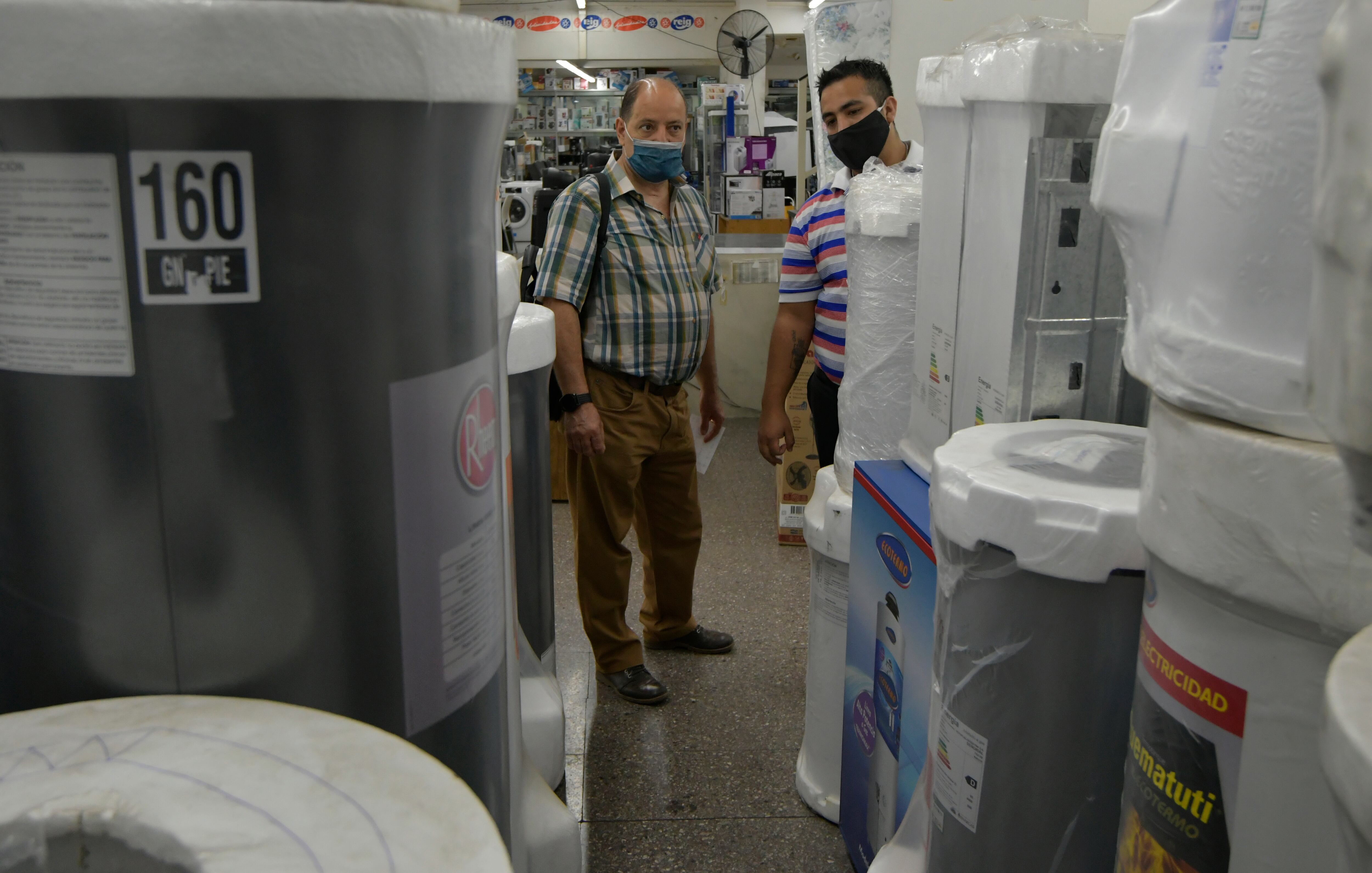 El consumo va a rebotar de forma positiva”, pero tendrá un  límite asociado con qué tan saturadas tengan sus tarjetas los consumidores antes de poder realizar una compra. Foto: Orlando Pelichotti / Los Andes