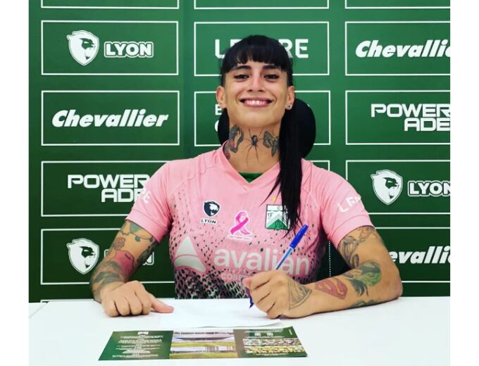 Tiziana Lezcano firmó un contrato semiprofesional con el club Ferro Carril Oeste. Foto: Instagram - @tizianalezcano3