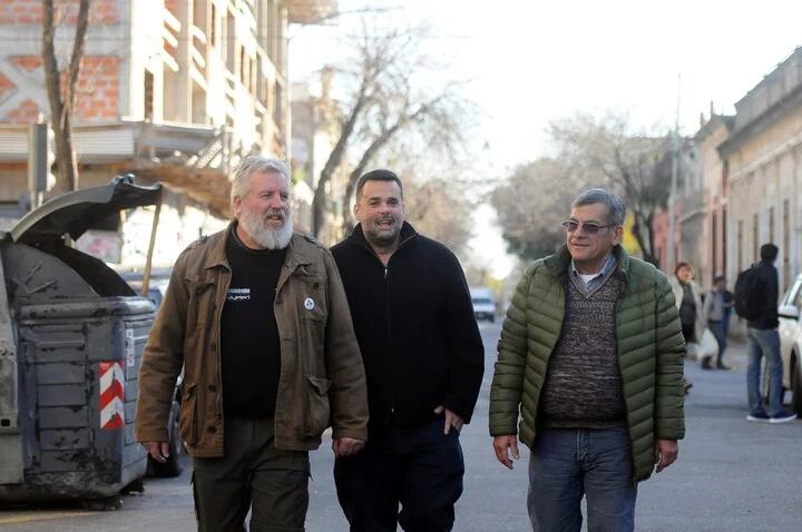 Esteban Castro de CETEP, Daniel Menéndez de Barrios de Pie y Juan Carlos Alderete de la CCC. Foto: Diego Waldmann