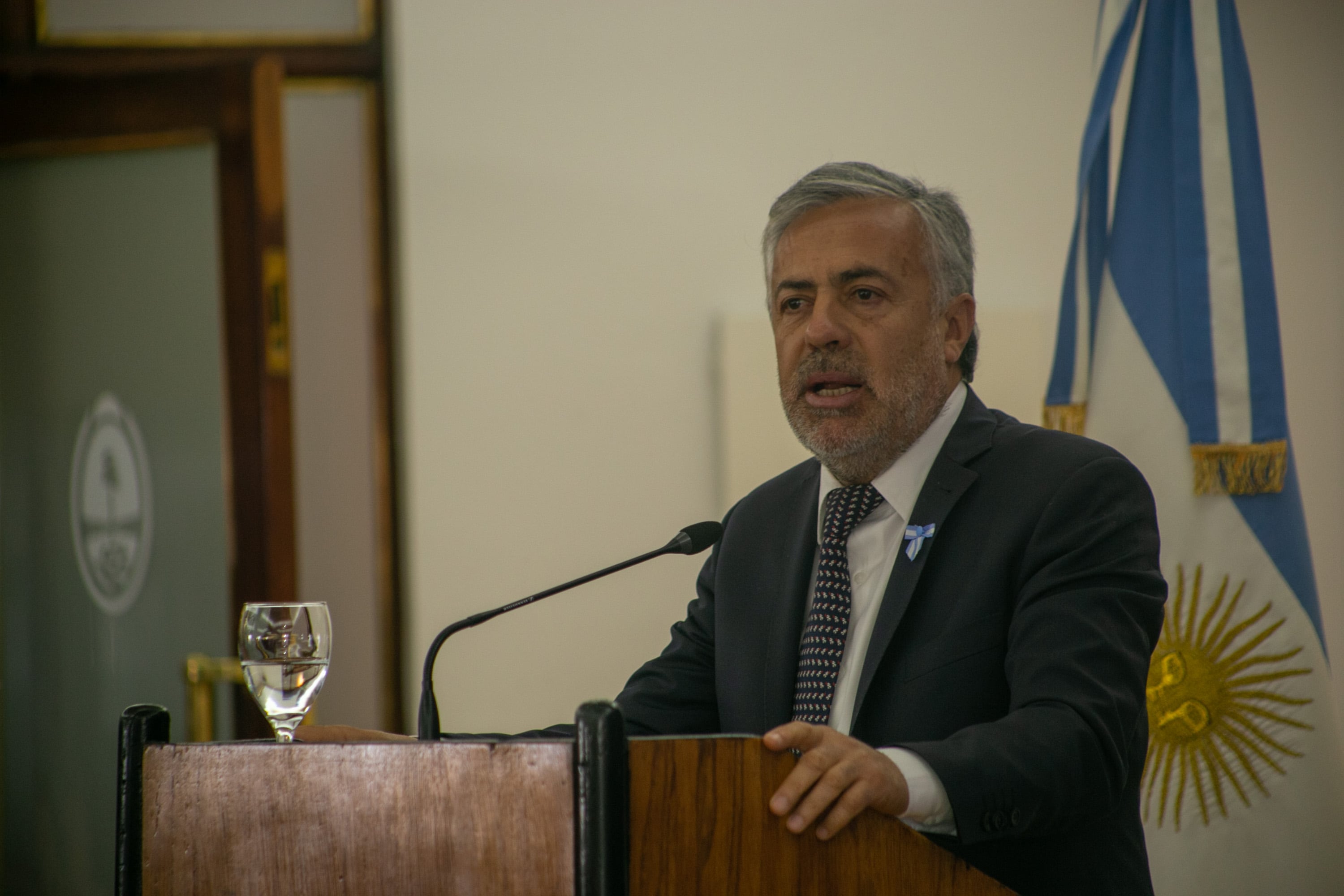 Ulpiano Suarez estuvo presente en el lanzamiento de créditos para la instalación de paneles solares.