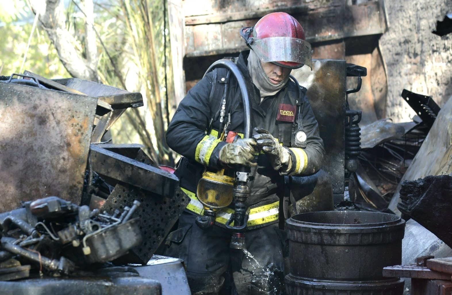 Incendio en depósito de Guaymallén (Foto: Orlando Pelichotti / Los Andes)