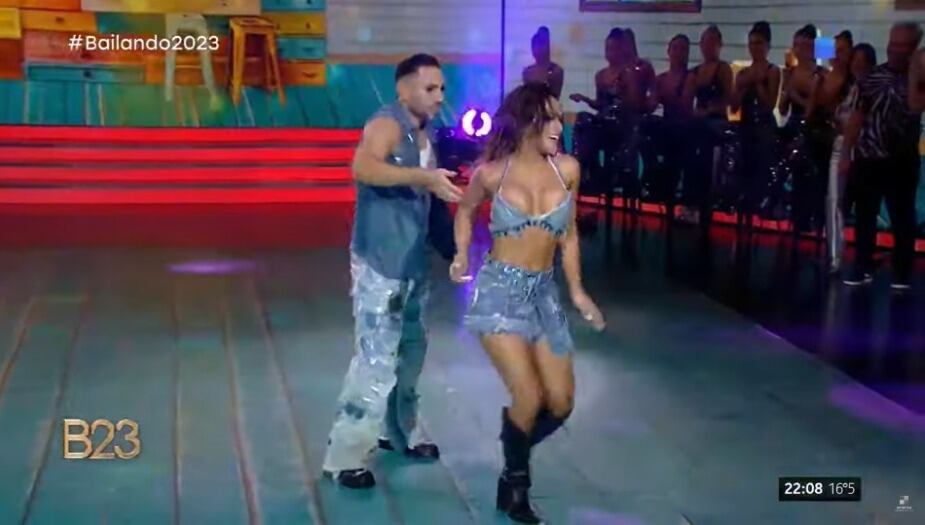 Camila Homs sufrió un accidente hot en plena coreografía. Captura del video.