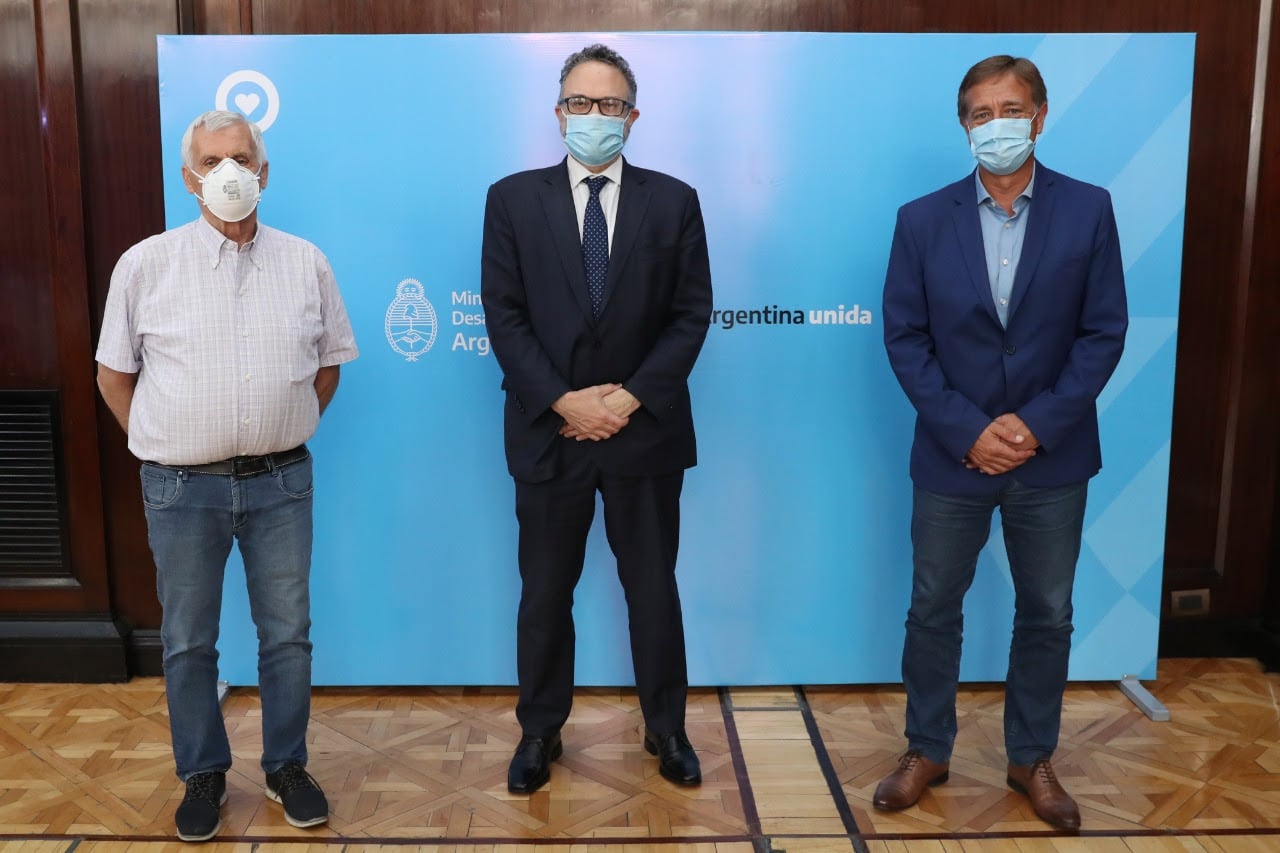 El gobernador Rodolfo Suárez en una encuentro con el ministro de Desarrollo Productivo, Matías Kulfas, y el secretario General de la Unión Obrera Metalúrgica (UOM), Antonio Caló. 