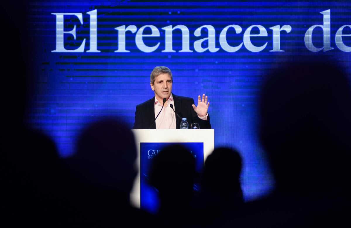 El ministro de Economía, Luis Caputo, durante su participación en un evento organizado por la Fundación Libertad y Progreso en la Ciudad de Buenos Aires. (NA)