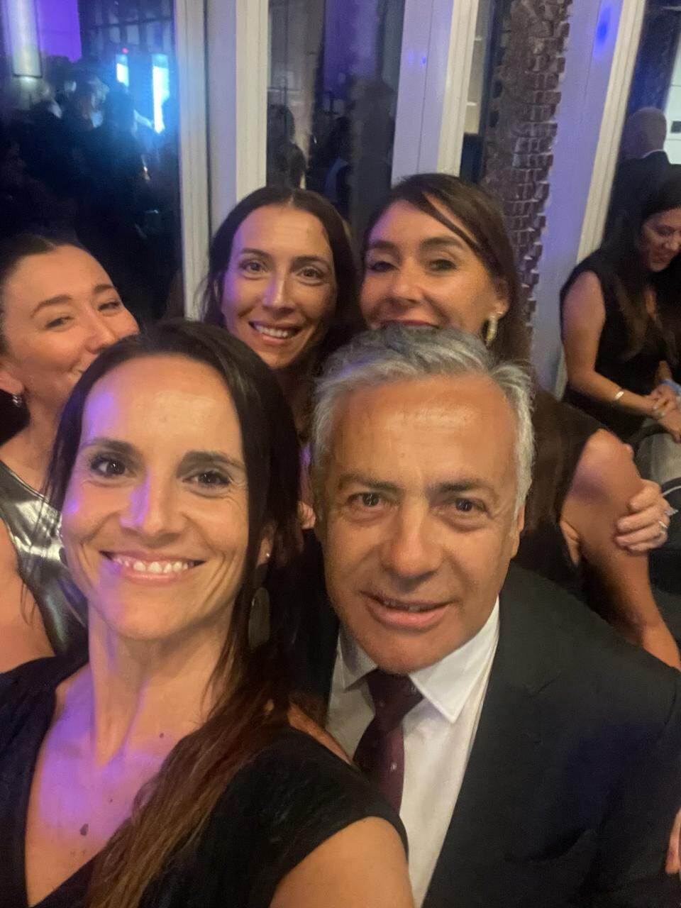 La selfie de Alfredo Cornejo apenas ingresó al evento. - Gentileza