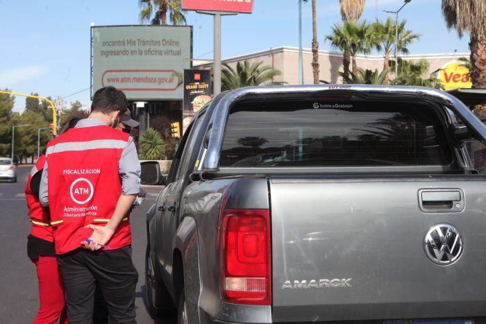 La Administración Tributaria Mendoza (ATM) continúa con el plan de procedimientos de control del Impuesto Automotor en la vía pública. Gentileza / Gobierno de Mendoza