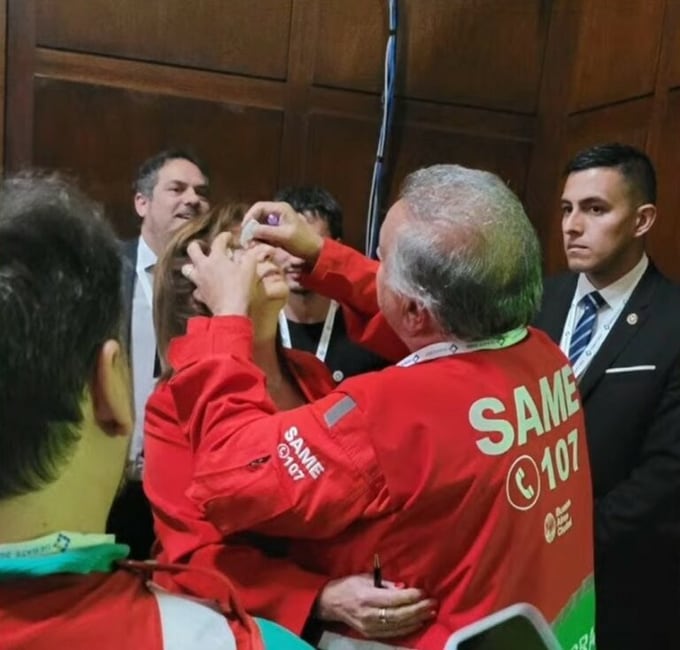 Patricia Bullrich fue atendida por el SAME una vez finalizado el debate presidencial. Foto: X / @somoscorta