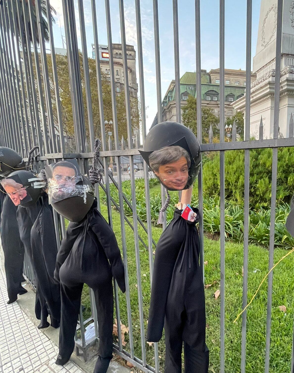 Dirigentes del Frente de Todos condenaron la representación del ahorcamiento de dirigentes del gobierno durante el 'tractorazo'.