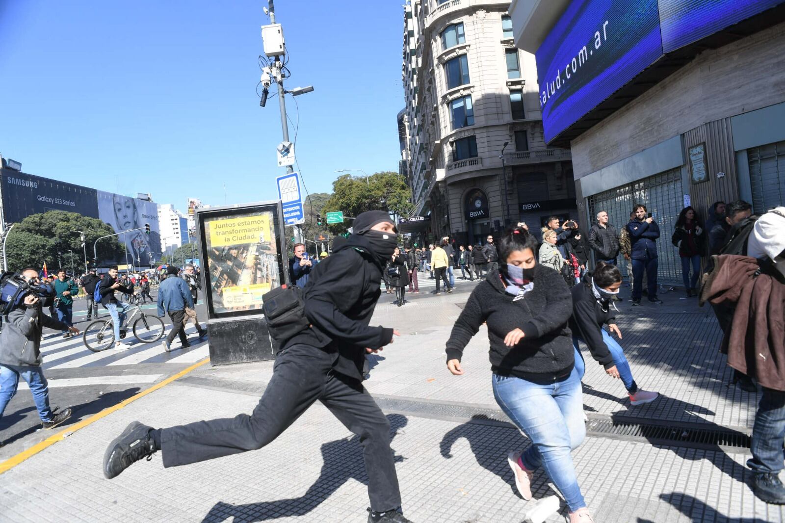 Otra vez incidentes en el Obelisco en una protesta de organizaciones sociales (Foto: Clarín)