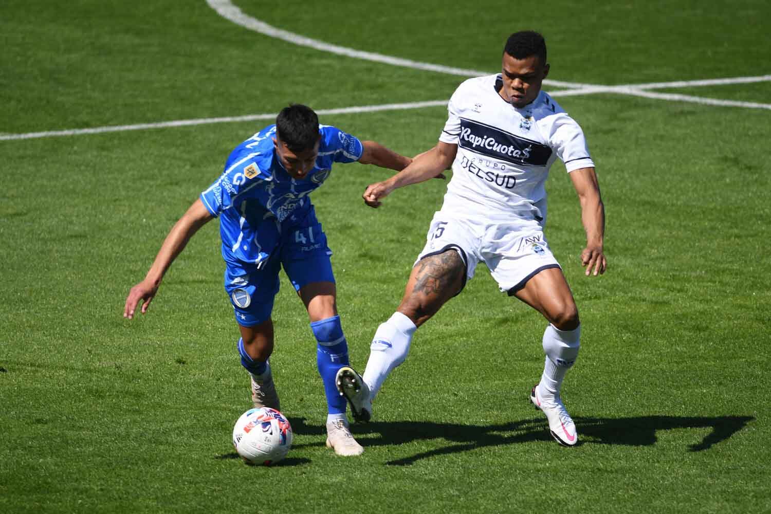 Futbol Liga Profesional, Godoy Cruz Antonio Tomba vs. Gimnasia y Esgrima de la Plata, en el estadio Feliciano Gambarte de Godoy Cruz.