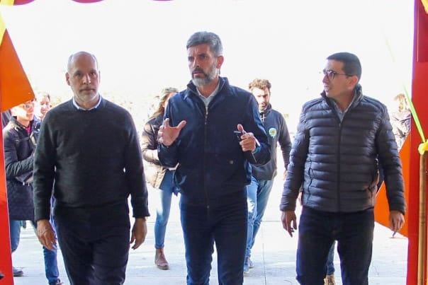 Horacio Rodríguez Larreta, Ulpiano Suarez y Roberto Ríos en una de las actividades de campaña del alcalde porteño en la Ciudad de Mendoza.