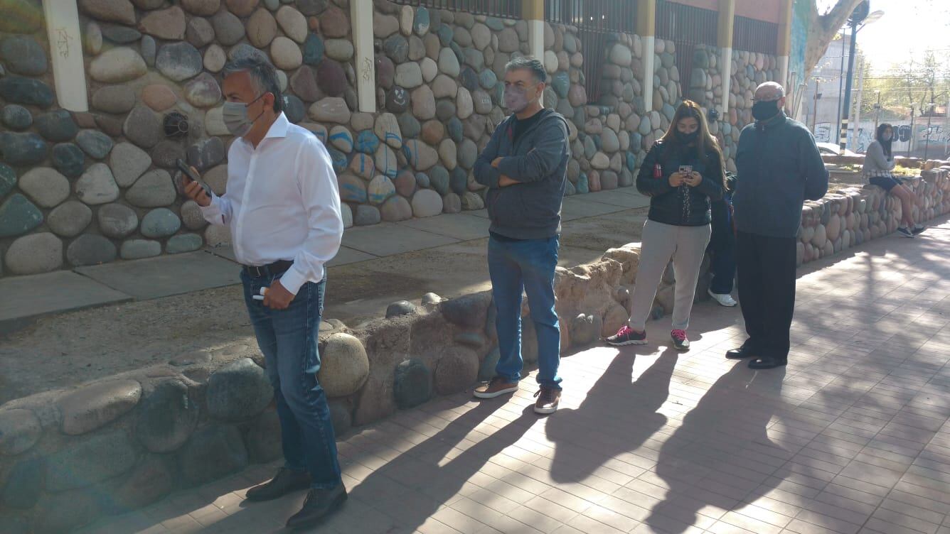 Alfredo Cornejo, en la escuela Julio Lemos de Godoy Cruz./José Gutiérrez de Los Andes