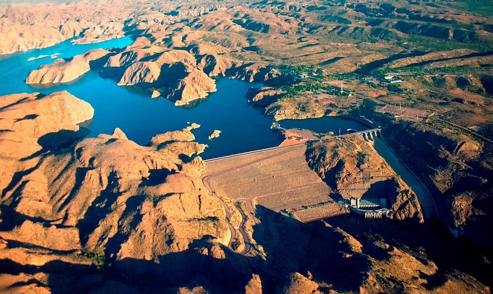 Rescataron a una mujer que casi muere ahogada por la crecida del río Diamante.